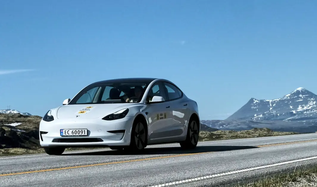 NORGESMESTER 2021: Ingen bil kan måle seg med Tesla Model 3 i popularitet hos norske nybilkjøpere. NORGESMESTER 2021: Ingen bil kan måle seg med Tesla Model 3 i popularitet hos norske nybilkjøpere.