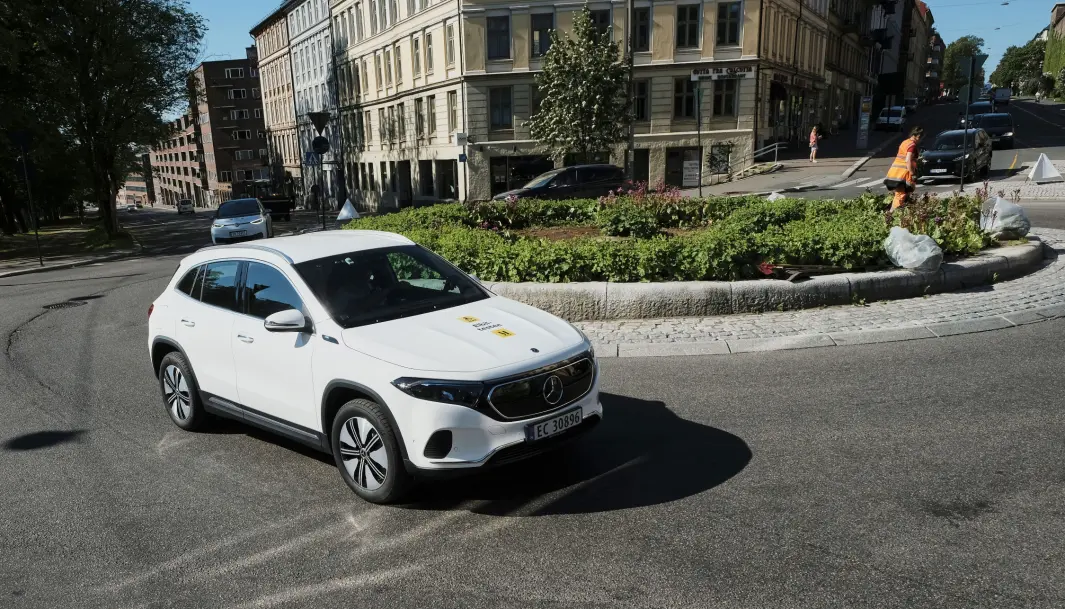 <span class=" font-weight-bold" data-lab-font_weight_desktop="font-weight-bold">MELLOMKLASSE: </span>Mercedes EQA er den andre av to helelektriske personbiler fra Mercedes, i tillegg til den store EQV. <span class=" font-weight-bold" data-lab-font_weight_desktop="font-weight-bold">MELLOMKLASSE: </span>Mercedes EQA er den andre av to helelektriske personbiler fra Mercedes, i tillegg til den store EQV.