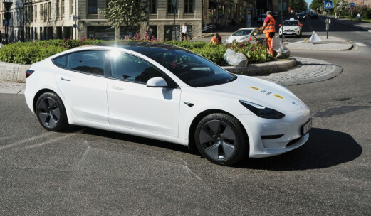 Tesla bryter ny barriére med Model 3