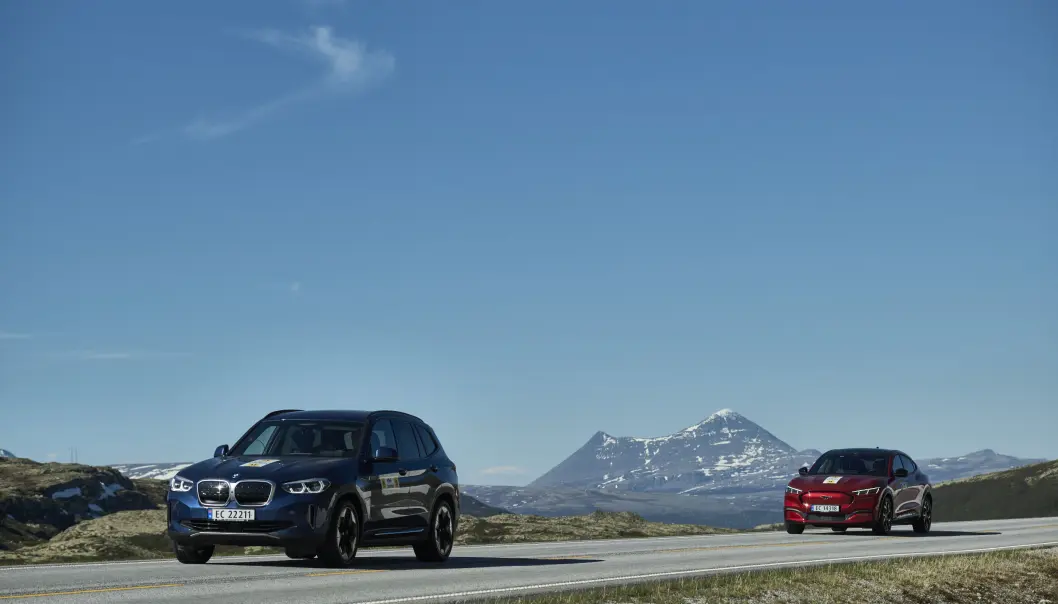 <span class=" font-weight-bold" data-lab-font_weight_desktop="font-weight-bold">VEKTPROBLEMER: </span>Mach-E (t.h) ligger bak de beste på hengervekt, men er nå litt foran BMW iX3, som bare kan trekke 750 kilo. <span class=" font-weight-bold" data-lab-font_weight_desktop="font-weight-bold">VEKTPROBLEMER: </span>Mach-E (t.h) ligger bak de beste på hengervekt, men er nå litt foran BMW iX3, som bare kan trekke 750 kilo.