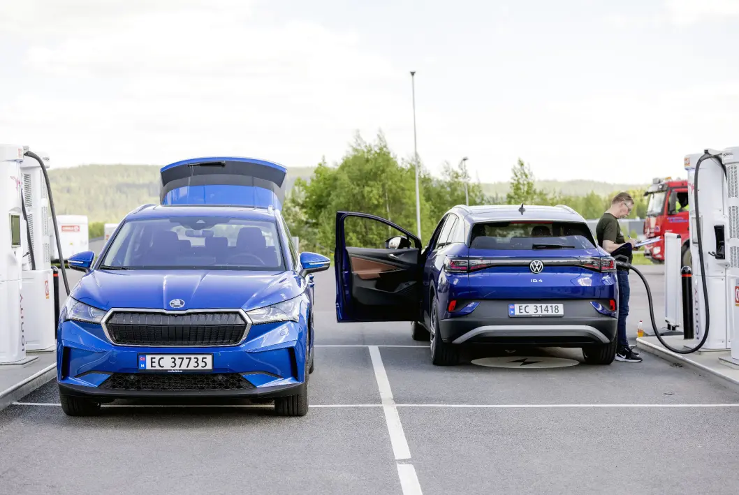 BEST AV DE TRE: Volkswagen ID.4 (til høyre) kommer best ut av modellene NAF har sett på for å eksemplifisere. BEST AV DE TRE: Volkswagen ID.4 (til høyre) kommer best ut av modellene NAF har sett på for å eksemplifisere.