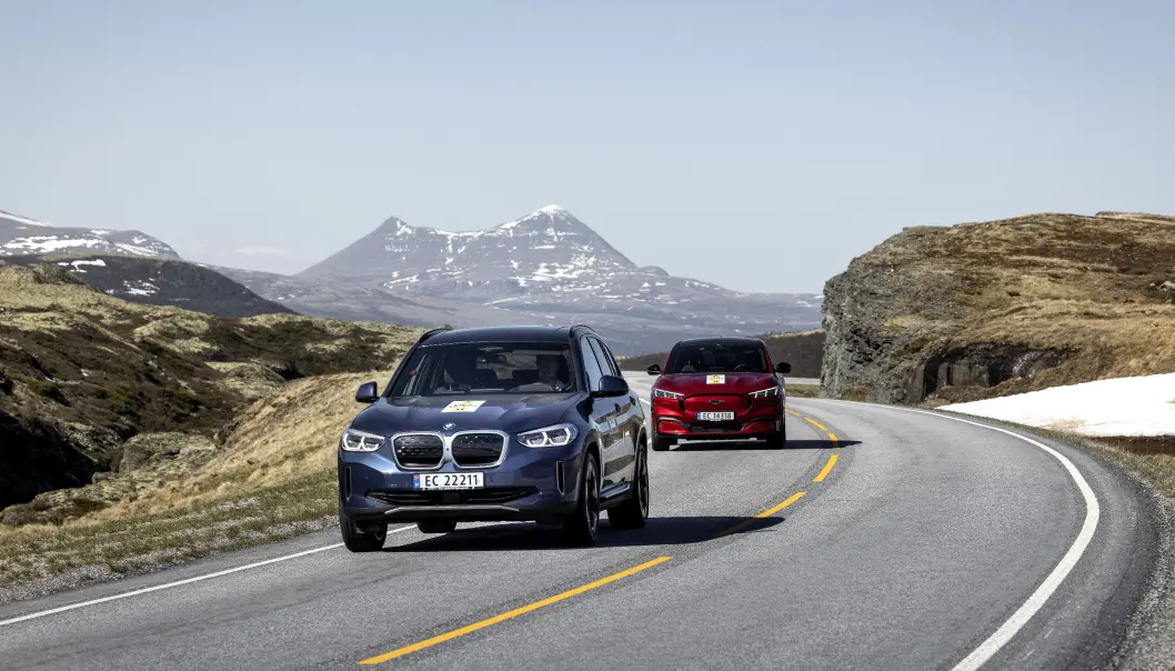 <span class=" font-weight-bold" data-lab-font_weight_desktop="font-weight-bold">BAKHJULSDRIFT: </span>BMW iX3 og Ford Mustang Mach-E har begge imponert med rekkevidden i våre elbiltester. Begge disse fås med bakhjulsdrift. <span class=" font-weight-bold" data-lab-font_weight_desktop="font-weight-bold">BAKHJULSDRIFT: </span>BMW iX3 og Ford Mustang Mach-E har begge imponert med rekkevidden i våre elbiltester. Begge disse fås med bakhjulsdrift.