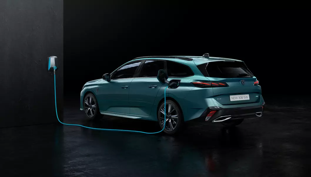 SEKS MIL: Peugeot 308 skal klare opptil 60 kilometer på strøm. Stasjonsvognen kommer på nyåret.