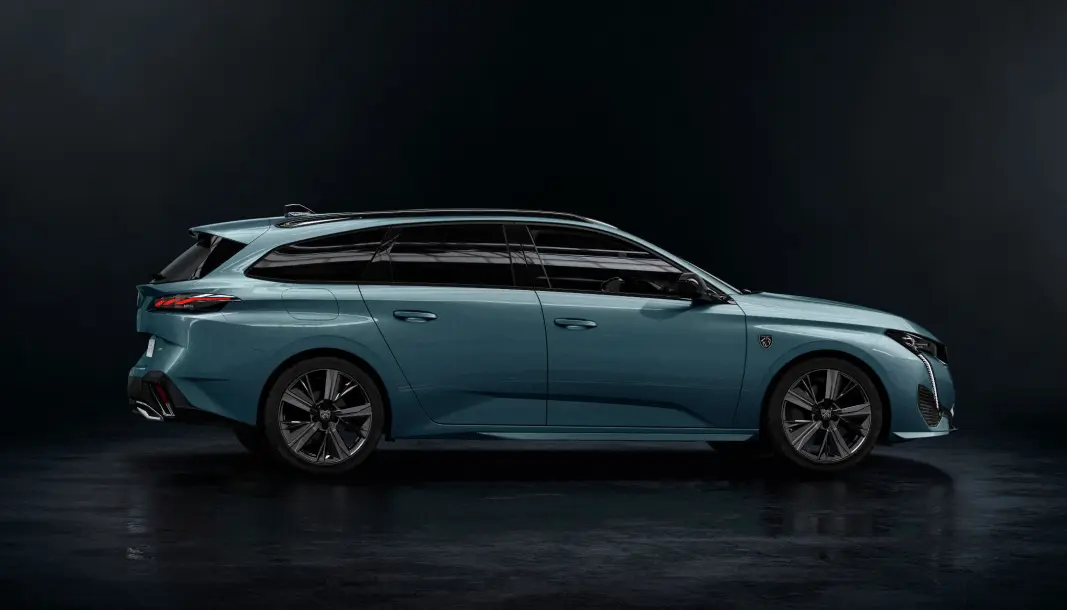 LINJELEKKER: Peugeot 308 følger opp merkets gode designtradisjon og blir elektrisk også som stasjonsvogn. LINJELEKKER: Peugeot 308 følger opp merkets gode designtradisjon og blir elektrisk også som stasjonsvogn.