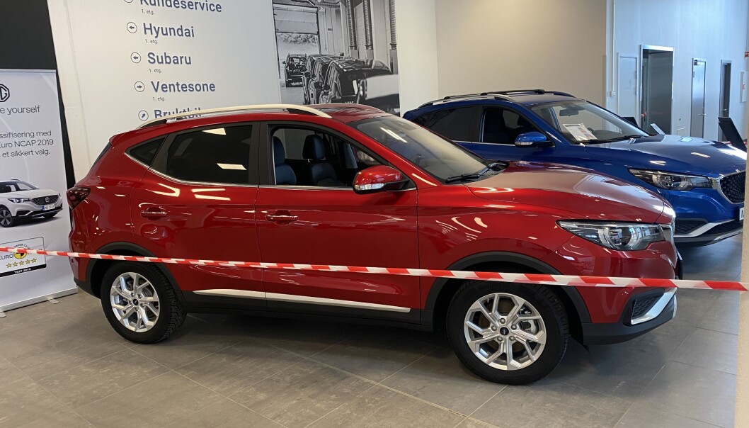 TÅLMODIGHETSPRØVE: Roger Hasselgrens MG ZS EV står nå på verksted på femte uken. Den skulle inn for programvareoppdatering og batterifiks. TÅLMODIGHETSPRØVE: Roger Hasselgrens MG ZS EV står nå på verksted på femte uken. Den skulle inn for programvareoppdatering og batterifiks.