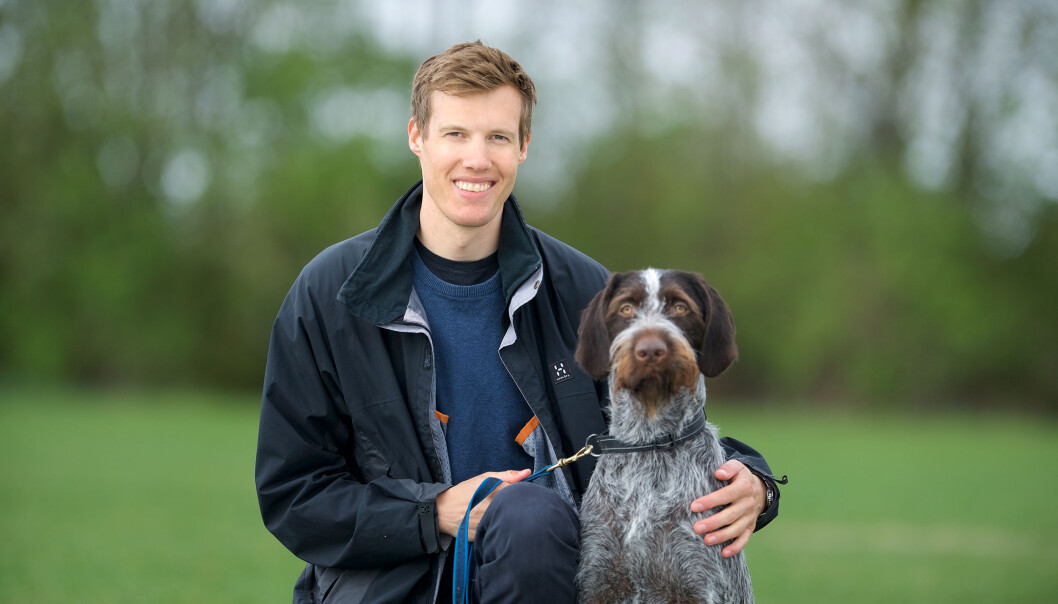 <span class="font-weight-bold" data-lab-font_weight_desktop="font-weight-bold">PÅ PLASS: </span>Kjetil V. Johansen i Norsk Kennel Klubb har enkle råd for at hunden trives bedre i bil hele sommeren igjennom. <span class="font-weight-bold" data-lab-font_weight_desktop="font-weight-bold">PÅ PLASS: </span>Kjetil V. Johansen i Norsk Kennel Klubb har enkle råd for at hunden trives bedre i bil hele sommeren igjennom.