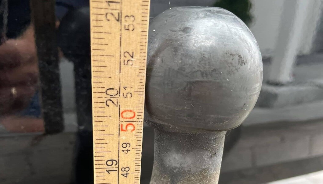 <span class=" font-weight-bold" data-lab-font_weight_desktop="font-weight-bold">51,5 CM:</span> Original kule som på midten av kula er 51,5 cm over bakkenivå. <span class=" font-weight-bold" data-lab-font_weight_desktop="font-weight-bold">51,5 CM:</span> Original kule som på midten av kula er 51,5 cm over bakkenivå.