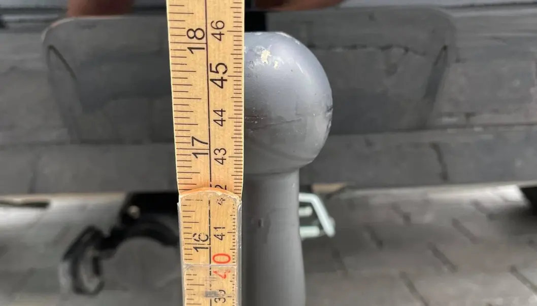 <span class=" font-weight-bold" data-lab-font_weight_desktop="font-weight-bold">44,5 CM</span>: Uoriginal kule som på midten av kula er 44,5 cm over bakkenivå. <span class=" font-weight-bold" data-lab-font_weight_desktop="font-weight-bold">44,5 CM</span>: Uoriginal kule som på midten av kula er 44,5 cm over bakkenivå.