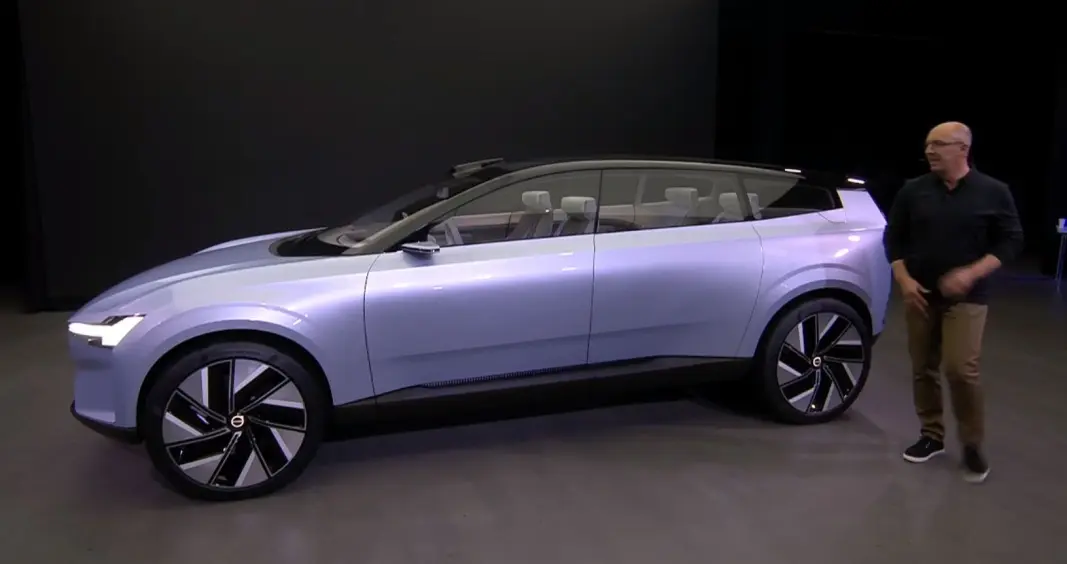 <span class=" font-weight-bold" data-lab-font_weight_desktop="font-weight-bold">STRUKKET: </span>Concept Recharge vises her av designer Robin Page. Bilen er er lavere enn SUV-en XC90, men har fått lengre akselavstand, større hjul og en større kupé ved at A-stolpen er flyttet fremover. Legg merke til Lidaren fra Luminar, i fremskutt posisjon på taket. <span class=" font-weight-bold" data-lab-font_weight_desktop="font-weight-bold">STRUKKET: </span>Concept Recharge vises her av designer Robin Page. Bilen er er lavere enn SUV-en XC90, men har fått lengre akselavstand, større hjul og en større kupé ved at A-stolpen er flyttet fremover. Legg merke til Lidaren fra Luminar, i fremskutt posisjon på taket.