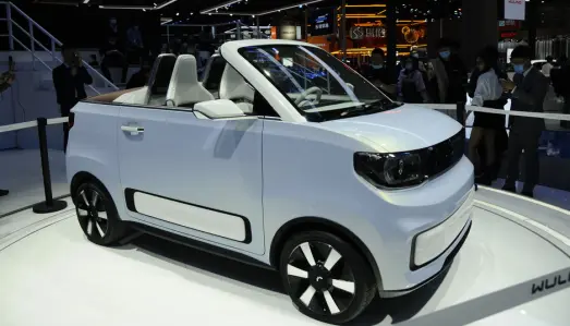 <span class=" font-weight-bold" data-lab-font_weight_desktop="font-weight-bold">ÅPNES:</span> Nylig viste Wuling en kabrioletversjon på bilutstillingen i Shanghai. <span class=" font-weight-bold" data-lab-font_weight_desktop="font-weight-bold">ÅPNES:</span> Nylig viste Wuling en kabrioletversjon på bilutstillingen i Shanghai.