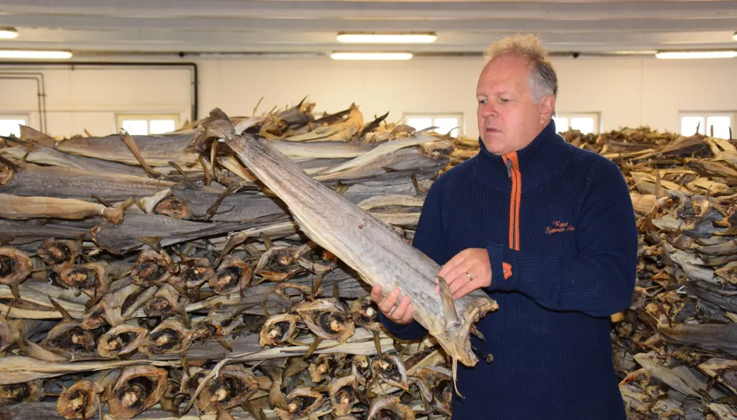 <span class="font-weight-bold" data-lab-font_weight_desktop="font-weight-bold">STOREKSPORT:</span> Geir Børre Johansen og familiebedriften Røst Sjømat eksporterer 300 tonn tørrfisk i året. <span class="font-weight-bold" data-lab-font_weight_desktop="font-weight-bold">STOREKSPORT:</span> Geir Børre Johansen og familiebedriften Røst Sjømat eksporterer 300 tonn tørrfisk i året.