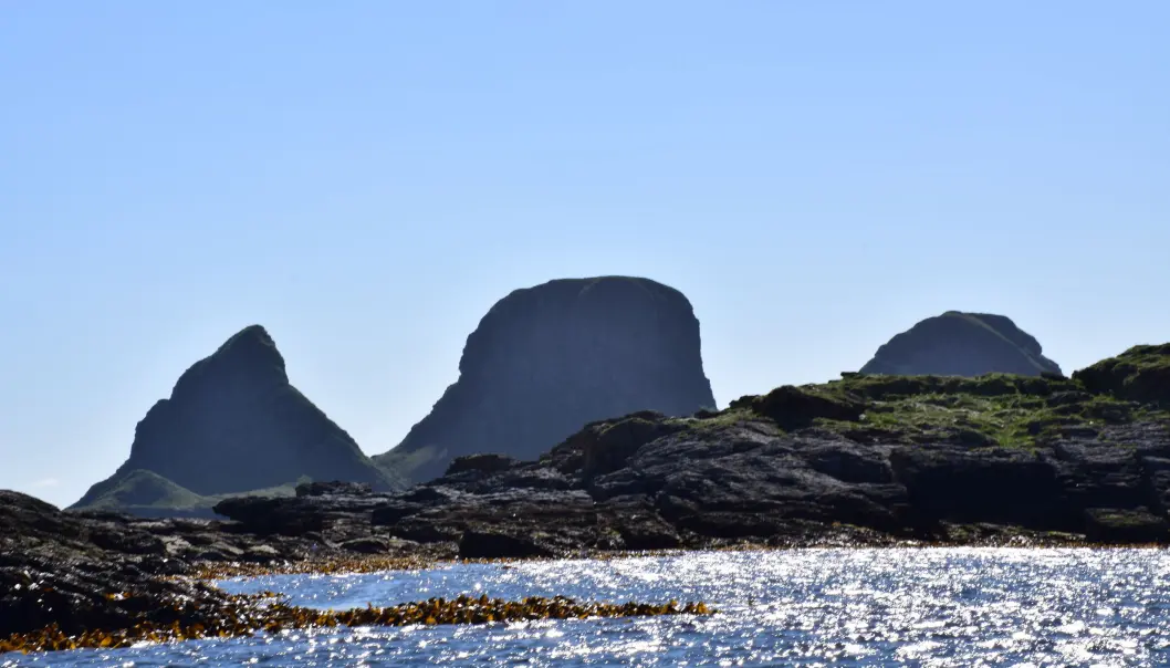 <span class="font-weight-bold" data-lab-font_weight_desktop="font-weight-bold">SJELDENT SYN: </span>Øya Trenyken med sine tre fjelltopper Spjuten, Steigen og Breien er en av de mest eiendommelige øyene i Lofoten. <span class="font-weight-bold" data-lab-font_weight_desktop="font-weight-bold">SJELDENT SYN: </span>Øya Trenyken med sine tre fjelltopper Spjuten, Steigen og Breien er en av de mest eiendommelige øyene i Lofoten.