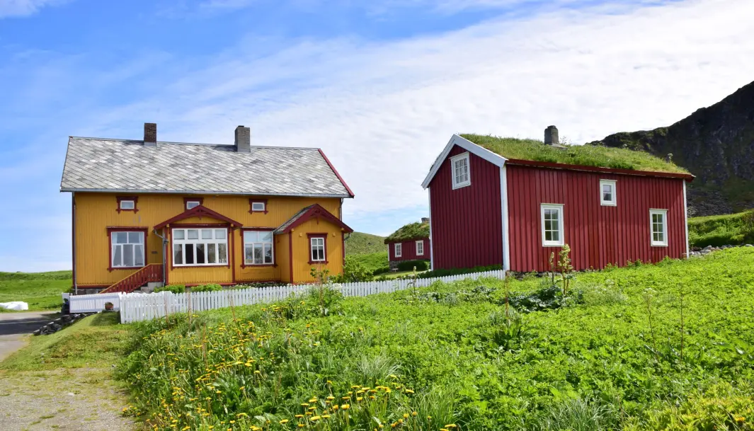 <span class="font-weight-bold" data-lab-font_weight_desktop="font-weight-bold">NYE TIDER:</span> Den gamle presteboligen på Værøy er nå kafe og gjestgiveri. <span class="font-weight-bold" data-lab-font_weight_desktop="font-weight-bold">NYE TIDER:</span> Den gamle presteboligen på Værøy er nå kafe og gjestgiveri.