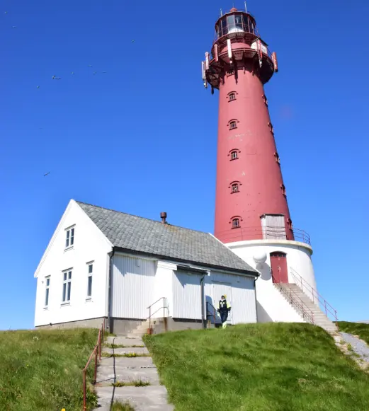 <span class="font-weight-bold" data-lab-font_weight_desktop="font-weight-bold">LYS I MØRKE: </span>Skomvær fyr. <span class="font-weight-bold" data-lab-font_weight_desktop="font-weight-bold">LYS I MØRKE: </span>Skomvær fyr.
