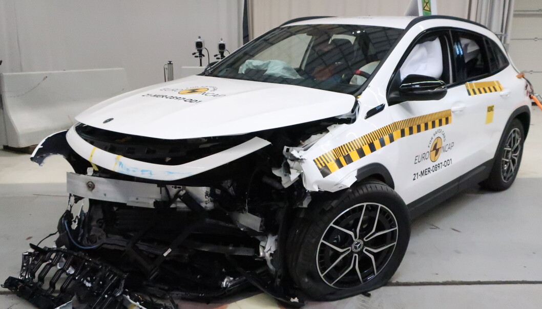 <span class=" font-weight-bold" data-lab-font_weight_desktop="font-weight-bold">STJERNESMELL: </span>Det er ikke bare i grillen Mercedes EQA har en stjerne. Den har også fem av dem hos Euro NCAP. Sånn så den nye elbilen ut etter krasjen. <span class=" font-weight-bold" data-lab-font_weight_desktop="font-weight-bold">STJERNESMELL: </span>Det er ikke bare i grillen Mercedes EQA har en stjerne. Den har også fem av dem hos Euro NCAP. Sånn så den nye elbilen ut etter krasjen.