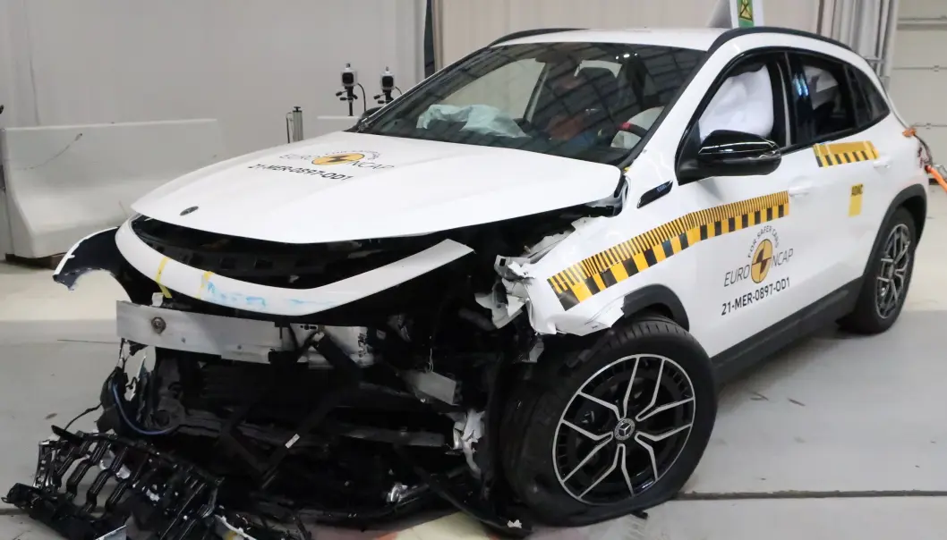 <span class=" font-weight-bold" data-lab-font_weight_desktop="font-weight-bold">STJERNESMELL: </span>Det er ikke bare i grillen Mercedes EQA har en stjerne. Den har også fem av dem hos Euro NCAP. Sånn så den nye elbilen ut etter krasjen. <span class=" font-weight-bold" data-lab-font_weight_desktop="font-weight-bold">STJERNESMELL: </span>Det er ikke bare i grillen Mercedes EQA har en stjerne. Den har også fem av dem hos Euro NCAP. Sånn så den nye elbilen ut etter krasjen.