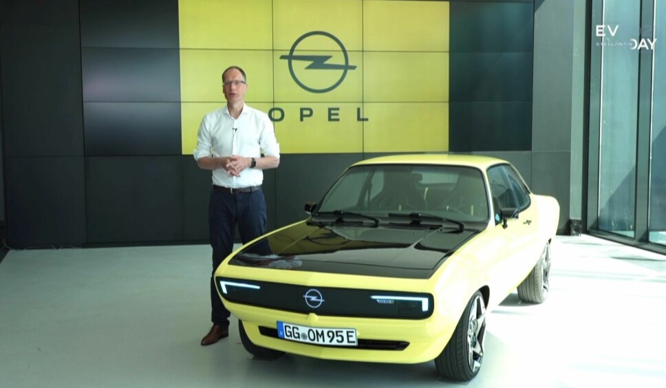 ÅPNET STELLANTIS-BALLET: Her bekrefter Opel-sjef Lohscheller at Manta GSE ElectroMod skal inspirere en produksjonsbil om få år.