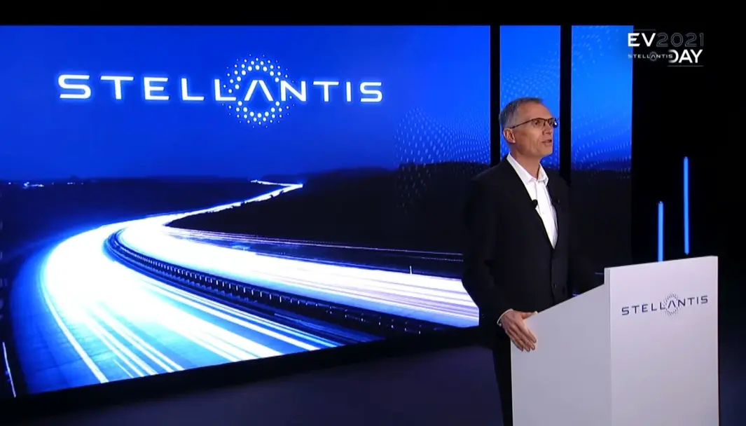 MEKTIG BIL-MANN: Carlos Tavares er blitt en av bilindustriens mektigste som sjef for kjempegrupperingen Stellantis. Og han sikter høyt for alliansen. MEKTIG BIL-MANN: Carlos Tavares er blitt en av bilindustriens mektigste som sjef for kjempegrupperingen Stellantis. Og han sikter høyt for alliansen.