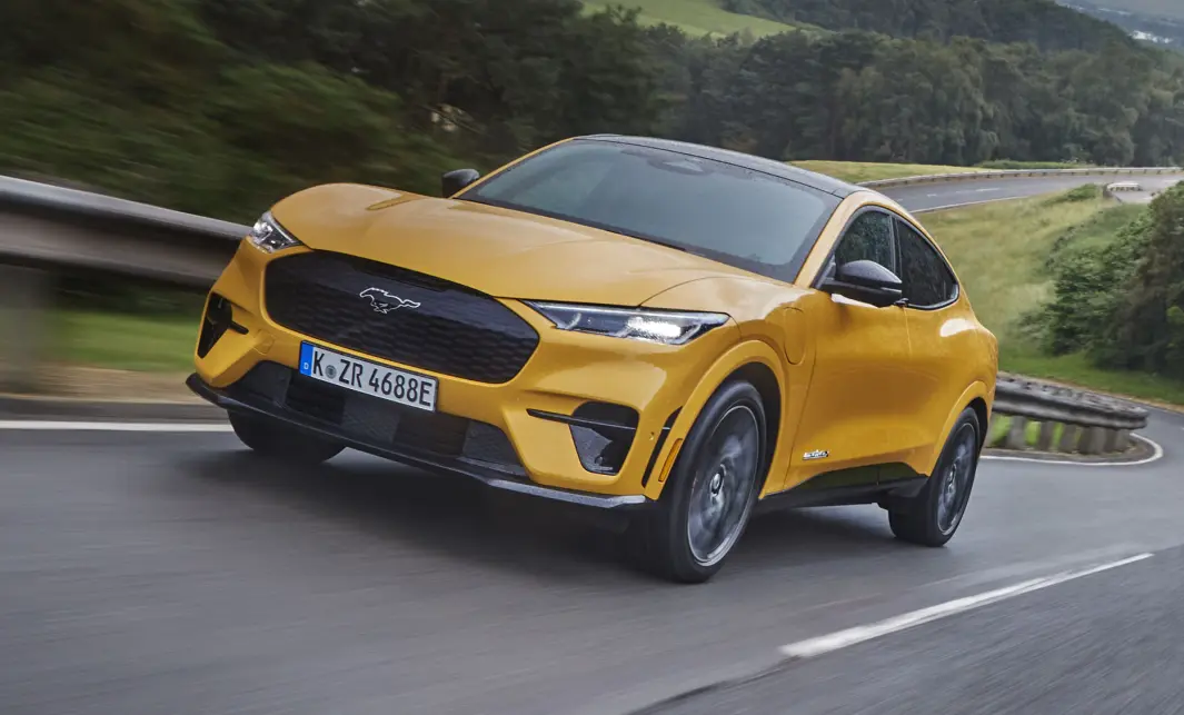 «LIGHTNING MACH FORD»: Ut fra tallene kan referansen til Cars-helten virke relevant. 487 hk og mer moment enn supersportsbilen Ford GT sier sitt. «LIGHTNING MACH FORD»: Ut fra tallene kan referansen til Cars-helten virke relevant. 487 hk og mer moment enn supersportsbilen Ford GT sier sitt.