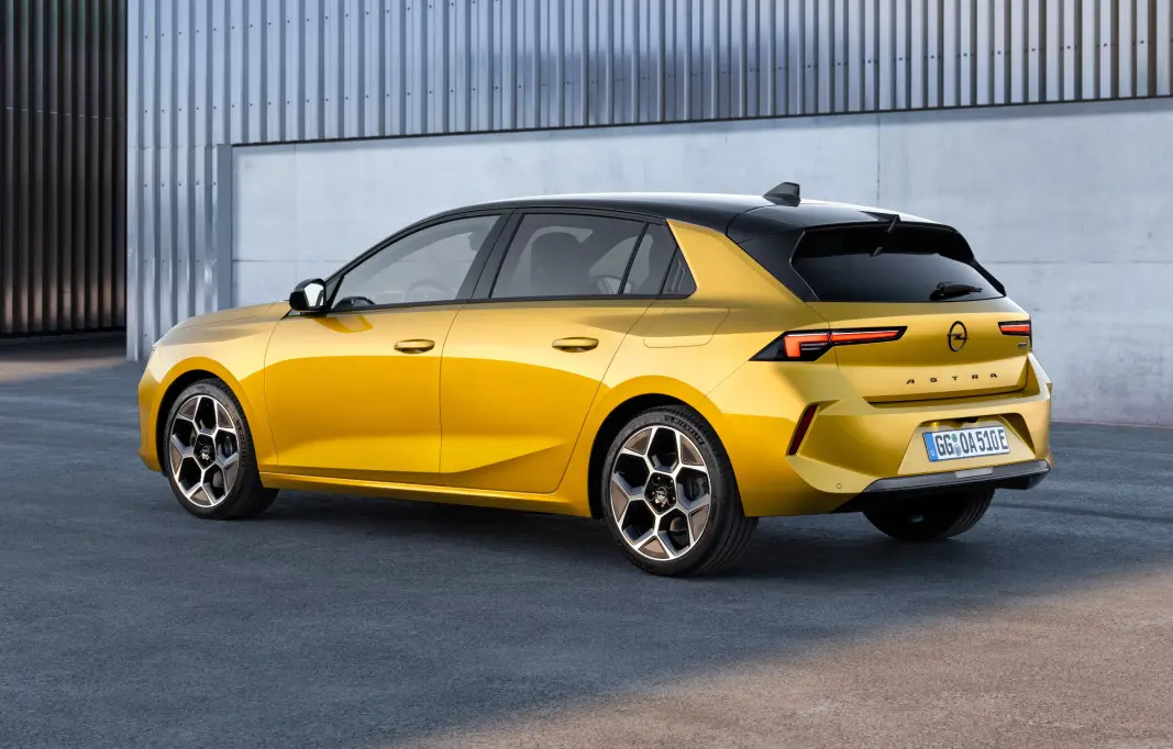 OPEL-EGENART: Selv om mye av innmaten i nye Astra er kjent fra blant annet Peugeot, har den et helt eget utseende. OPEL-EGENART: Selv om mye av innmaten i nye Astra er kjent fra blant annet Peugeot, har den et helt eget utseende.