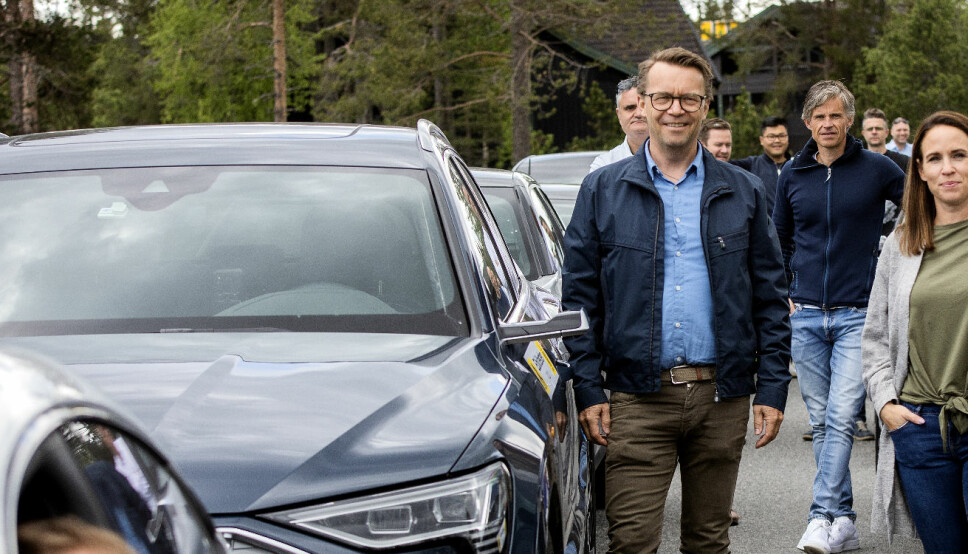 LADESPESIALIST: Jan Tore Gjøby, her fotografert ved døra på en Audi e-tron han kjørte i Motor og NAFs rekkeviddetest i fjor sommer.