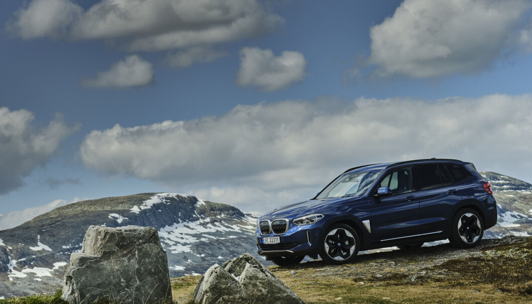 SAKSØKES: BMW saksøkes for ikke å være tydelig nok med utfasingen av fossilbiler til fordel for blant annet BMW iX3. SAKSØKES: BMW saksøkes for ikke å være tydelig nok med utfasingen av fossilbiler til fordel for blant annet BMW iX3.