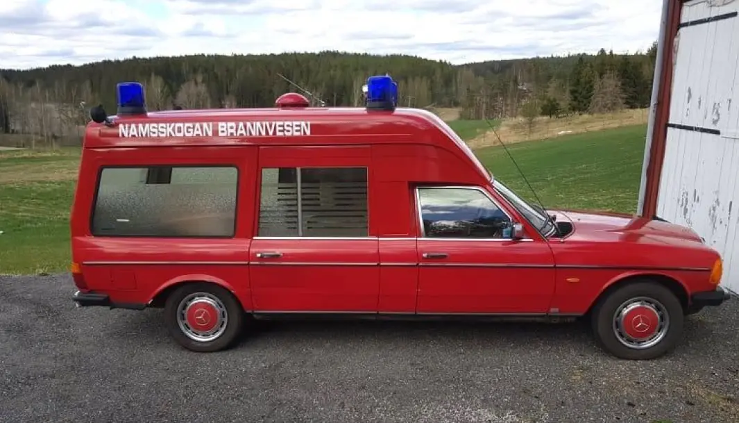 <span class="font-weight-bold" data-lab-font_weight_desktop="font-weight-bold">BRANNFAKKEL:</span> Brannvesenet i Namsskogan i Trøndelag brukte denne ombygde Binz Ambulanse helt fra 1991 til 2019 – da Henning Nilsson kom på banen for å kjøpe den tidligere rullende sykestua. <span class="font-weight-bold" data-lab-font_weight_desktop="font-weight-bold">BRANNFAKKEL:</span> Brannvesenet i Namsskogan i Trøndelag brukte denne ombygde Binz Ambulanse helt fra 1991 til 2019 – da Henning Nilsson kom på banen for å kjøpe den tidligere rullende sykestua.