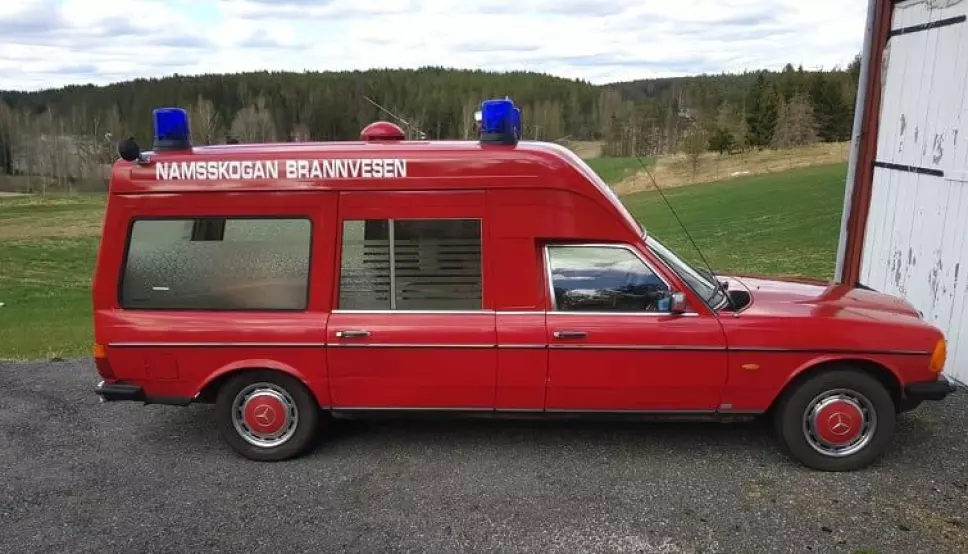BRANNFAKKEL: Brannvesenet i Namsskogan i Trøndelag brukte denne ombygde Binz Ambulanse helt fra 1991 til 2019 – da Henning Nilsson kom på banen for å kjøpe den tidligere rullende sykestua.
