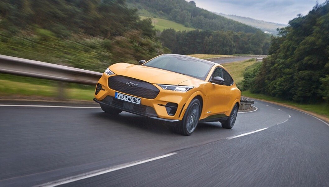<b>RÅ:</b> Elektriske Mustang Mach-E er siste nytt fra Ford, og den kjører fra nesten alt av bensinbiler skapt for vanlig trafikk. <b>RÅ:</b> Elektriske Mustang Mach-E er siste nytt fra Ford, og den kjører fra nesten alt av bensinbiler skapt for vanlig trafikk.