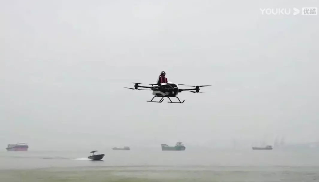 FLYVEDYKTIG: Kinesiske Xpeng har publisert en video av en flygende elbil.