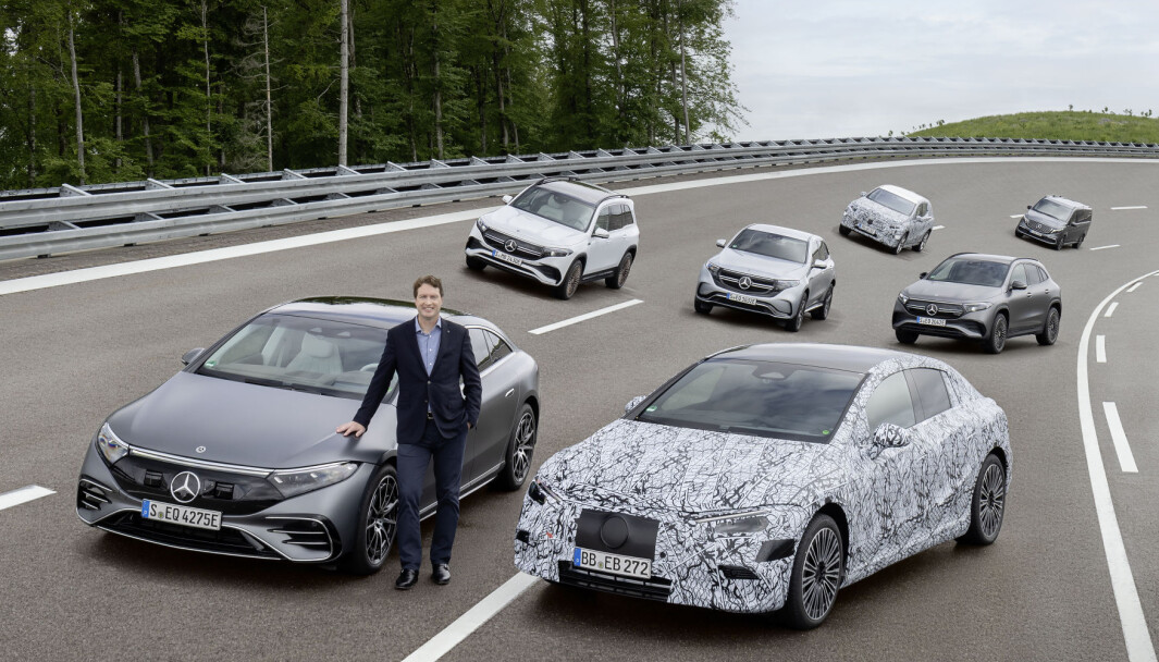 RUSTER OPP: Daimlers toppsjef er klar for en gigantisk elbil-offensiv. Her med sedanene EQS, EQE, SUV-ene EQB, EQA, EQC, ytterligere en maskert elbil, og flerbruksbilen EQV. RUSTER OPP: Daimlers toppsjef er klar for en gigantisk elbil-offensiv. Her med sedanene EQS, EQE, SUV-ene EQB, EQA, EQC, ytterligere en maskert elbil, og flerbruksbilen EQV.