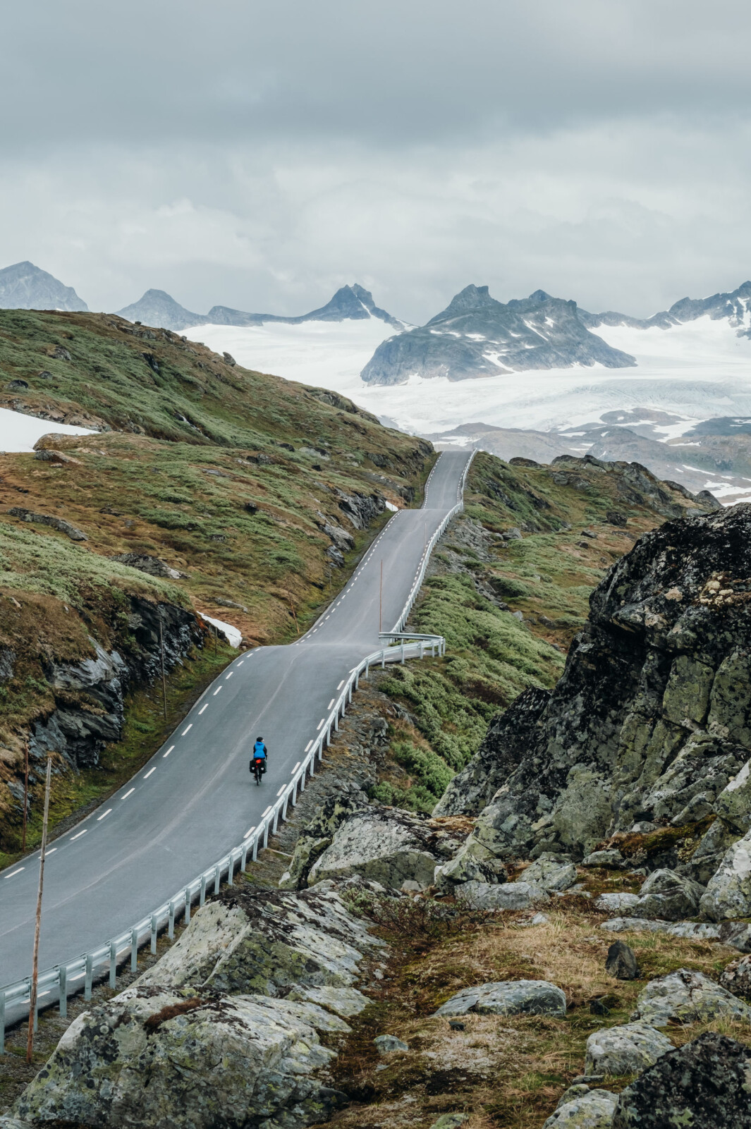 <span class="font-weight-bold" data-lab-font_weight_desktop="font-weight-bold">JOTUNHEIMEN: </span>Veien over Sognefjellet. <span class="font-weight-bold" data-lab-font_weight_desktop="font-weight-bold">JOTUNHEIMEN: </span>Veien over Sognefjellet.