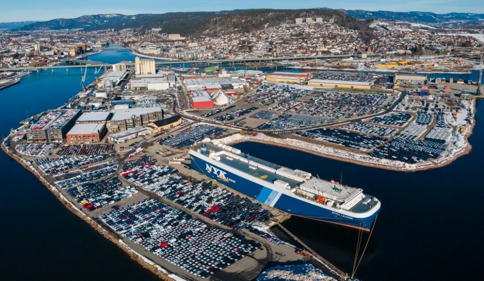 HIT ER NOK: Havnen i Drammen – mottak for de aller fleste nye biler som kommer til Norge.