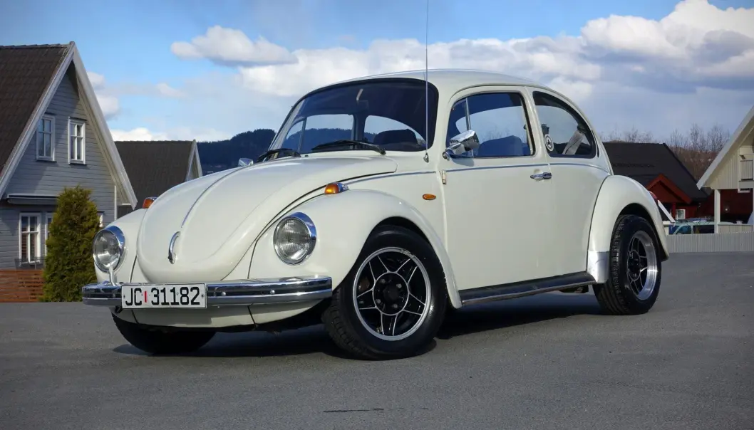<span class="font-weight-bold" data-lab-font_weight_desktop="font-weight-bold">LYKKELITEN: </span>Roar Berntsen bidro til å redigere en VW Boble-film for studenter ved Høgskolen I Hedmark – og fikk en brennende lyst til å se igjen sin egen ungdomsbil. <span class="font-weight-bold" data-lab-font_weight_desktop="font-weight-bold">LYKKELITEN: </span>Roar Berntsen bidro til å redigere en VW Boble-film for studenter ved Høgskolen I Hedmark – og fikk en brennende lyst til å se igjen sin egen ungdomsbil.