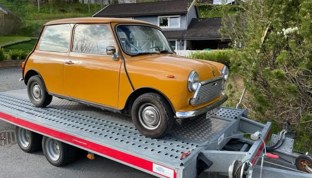 <span class="font-weight-bold" data-lab-font_weight_desktop="font-weight-bold">HJEMLEVERING:</span> Mini 850 er bilen Bjørn Vidar Lazar Braathen brukte til øvelseskjøring for over et kvart århundre siden. <span class="font-weight-bold" data-lab-font_weight_desktop="font-weight-bold">HJEMLEVERING:</span> Mini 850 er bilen Bjørn Vidar Lazar Braathen brukte til øvelseskjøring for over et kvart århundre siden.