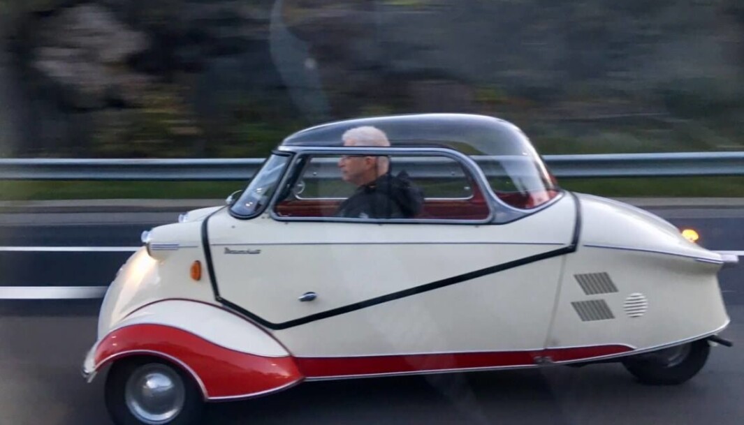 <span class="font-weight-bold" data-lab-font_weight_desktop="font-weight-bold">PORSCHE-GRØNT: </span>Hans Georg Helberg har aldri kjørt hageavfall i denne Messerschmitt KR200 – slikt bruker han Porschen til. <span class="font-weight-bold" data-lab-font_weight_desktop="font-weight-bold">PORSCHE-GRØNT: </span>Hans Georg Helberg har aldri kjørt hageavfall i denne Messerschmitt KR200 – slikt bruker han Porschen til.