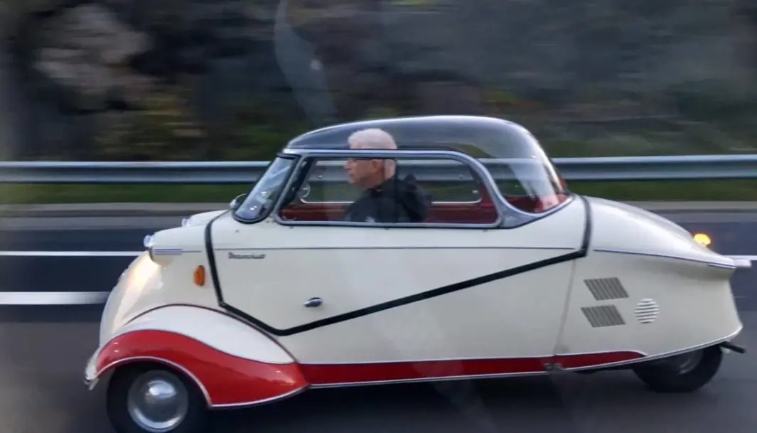 <span class="font-weight-bold" data-lab-font_weight_desktop="font-weight-bold">PORSCHE-GRØNT: </span>Hans Georg Helberg har aldri kjørt hageavfall i denne Messerschmitt KR200 – slikt bruker han Porschen til. <span class="font-weight-bold" data-lab-font_weight_desktop="font-weight-bold">PORSCHE-GRØNT: </span>Hans Georg Helberg har aldri kjørt hageavfall i denne Messerschmitt KR200 – slikt bruker han Porschen til.