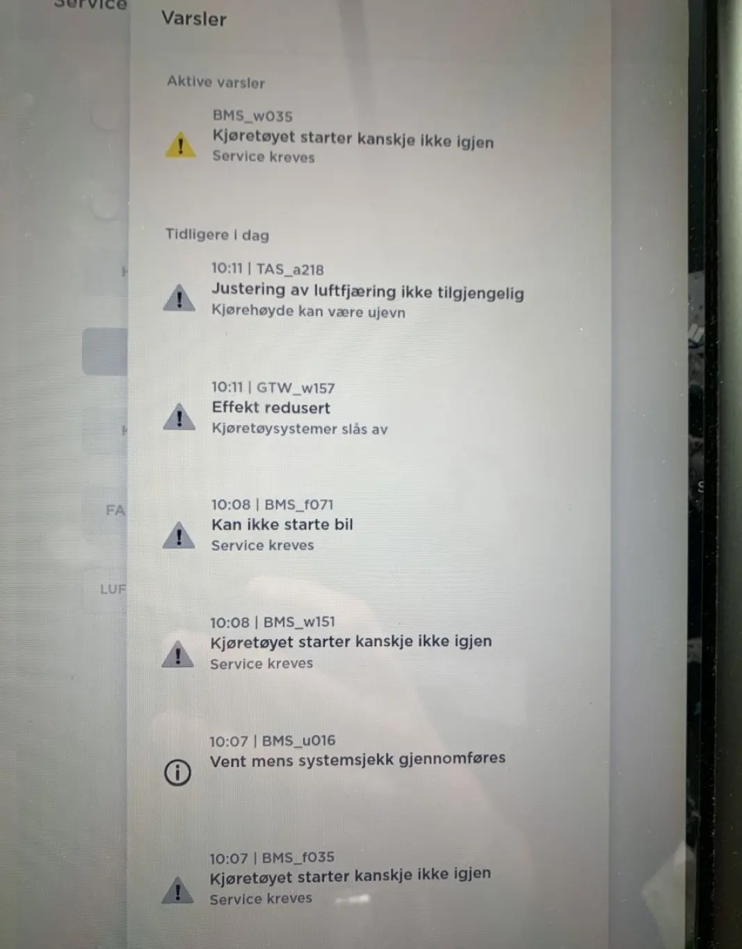<span class=" font-weight-bold" data-lab-font_weight_desktop="font-weight-bold">VARSLER:</span> Fredag formiddag i forrige uke dukket disse meldingene opp på skjermen. Tidlig morgenen etter tok det fyr i bilen. <span class=" font-weight-bold" data-lab-font_weight_desktop="font-weight-bold">VARSLER:</span> Fredag formiddag i forrige uke dukket disse meldingene opp på skjermen. Tidlig morgenen etter tok det fyr i bilen.