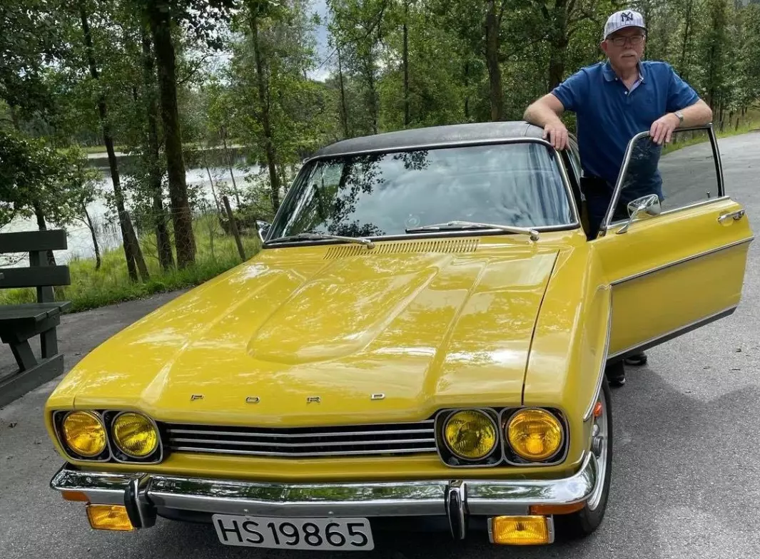 <span class="font-weight-bold" data-lab-font_weight_desktop="font-weight-bold">JUVEL: </span>Agnar Rugtveit har en sjelden Capri 3000 GXL som er én av to eksemplarer som Ford solgte nye i Norge i 1973. Øverste fotografi viser bilen på tur i Norge på 1970-tallet – da med første av totalt tre eiere. Nederste bildet viser dagens lykkelige eier, Agnar Rugtveit.