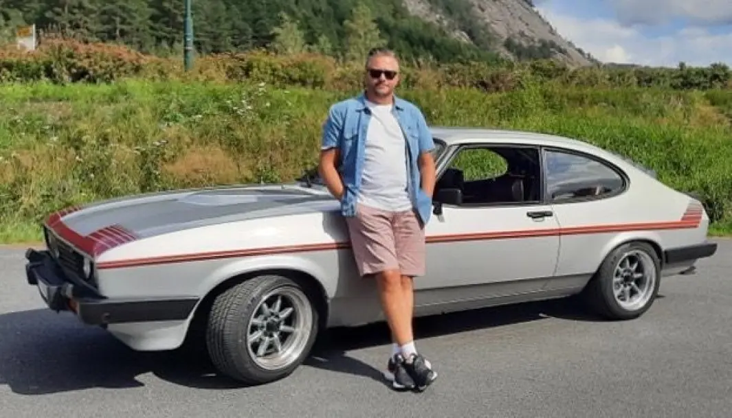 <span class="font-weight-bold" data-lab-font_weight_desktop="font-weight-bold">STRIPET OG KLAR: </span>Tor Egil Egeland i Rogaland har en spesialutgave av Capri med fartsstriper rund baut – en modell som var en påminnelse om Fords meritter i motorsport. <span class="font-weight-bold" data-lab-font_weight_desktop="font-weight-bold">STRIPET OG KLAR: </span>Tor Egil Egeland i Rogaland har en spesialutgave av Capri med fartsstriper rund baut – en modell som var en påminnelse om Fords meritter i motorsport.