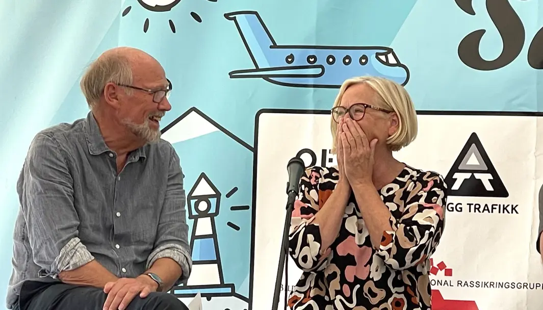 PLUSS MOMS: Svein Roald Hansen (Ap) og Marit Arnstad (Sp) gleder seg over enighet om å innfase moms på elbiler. PLUSS MOMS: Svein Roald Hansen (Ap) og Marit Arnstad (Sp) gleder seg over enighet om å innfase moms på elbiler.