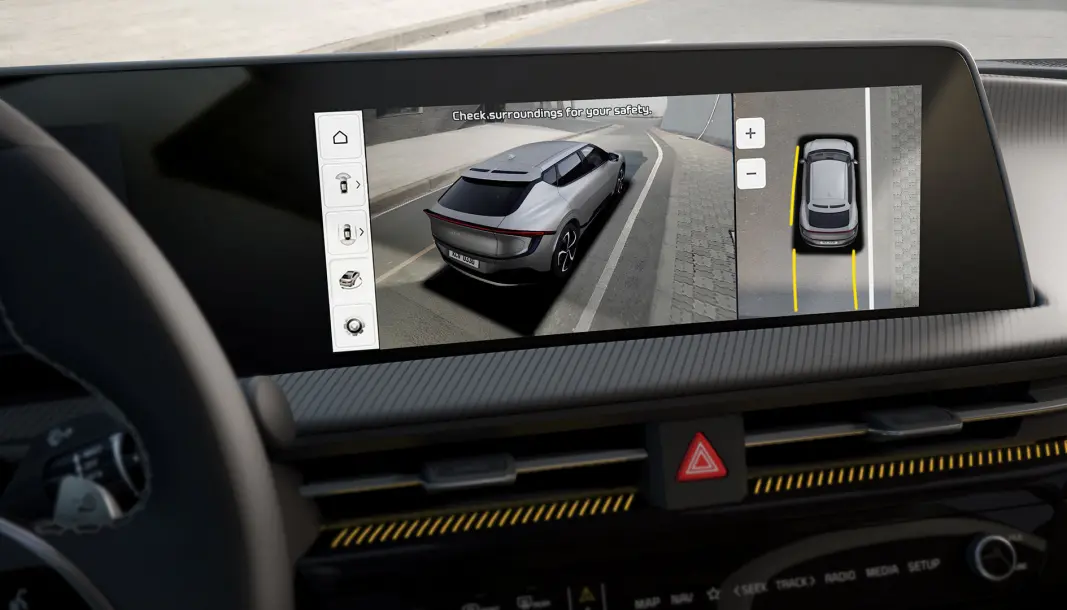 <span class=" font-weight-bold" data-lab-font_weight_desktop="font-weight-bold">360 GRADER: </span>På infotainmentskjermen får du full oversikt over bilen. Den kan også parkere seg selv, om ønskelig. <span class=" font-weight-bold" data-lab-font_weight_desktop="font-weight-bold">360 GRADER: </span>På infotainmentskjermen får du full oversikt over bilen. Den kan også parkere seg selv, om ønskelig.