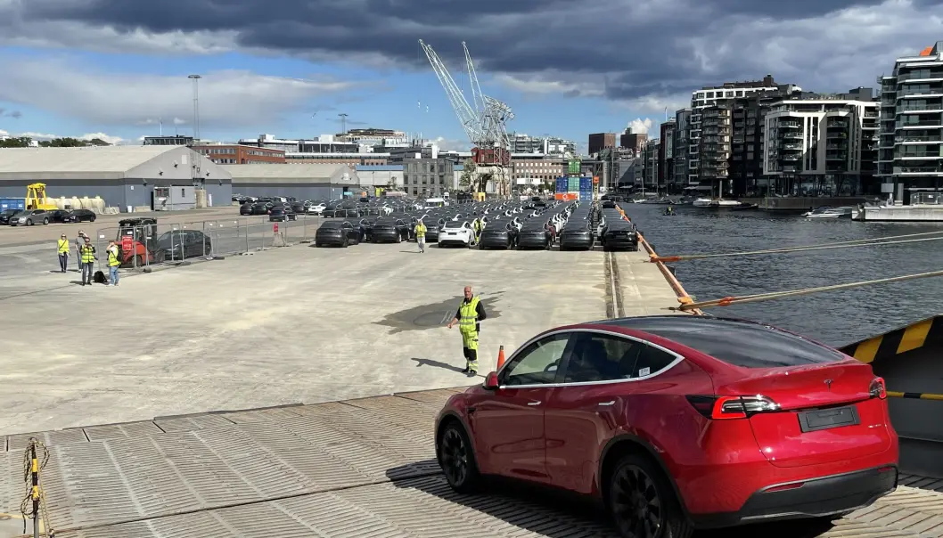 POPULÆR OG HEMMELIG: Mye er hemmelig rundt Tesla, blant annet innholdet i forliksavtalene. Her ruller nye Teslaer i land i Oslo. POPULÆR OG HEMMELIG: Mye er hemmelig rundt Tesla, blant annet innholdet i forliksavtalene. Her ruller nye Teslaer i land i Oslo.
