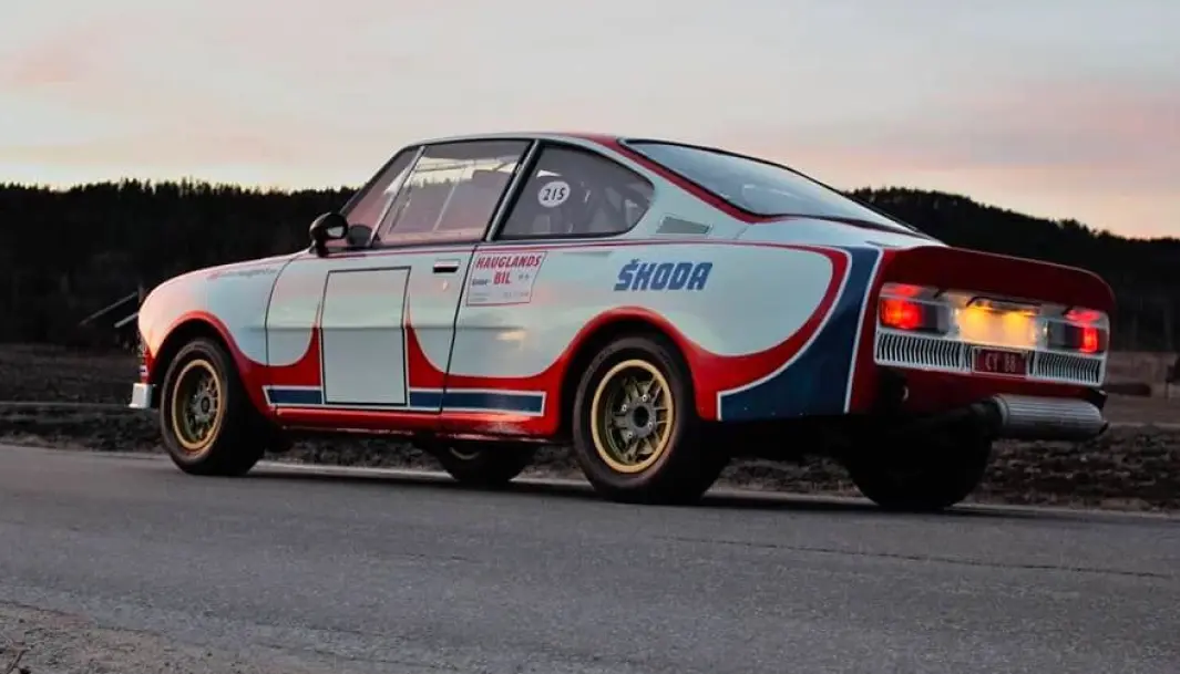 <span class="font-weight-bold" data-lab-font_weight_desktop="font-weight-bold">TSJEKKISK GULL: </span>Jan Petter Haugland står nå som eier av farens (John Haugland) gullvinner fra utallige rally tilbake til 1970-tallet – og bruker den så ofte han kan på veiene i Akershus. <span class="font-weight-bold" data-lab-font_weight_desktop="font-weight-bold">TSJEKKISK GULL: </span>Jan Petter Haugland står nå som eier av farens (John Haugland) gullvinner fra utallige rally tilbake til 1970-tallet – og bruker den så ofte han kan på veiene i Akershus.