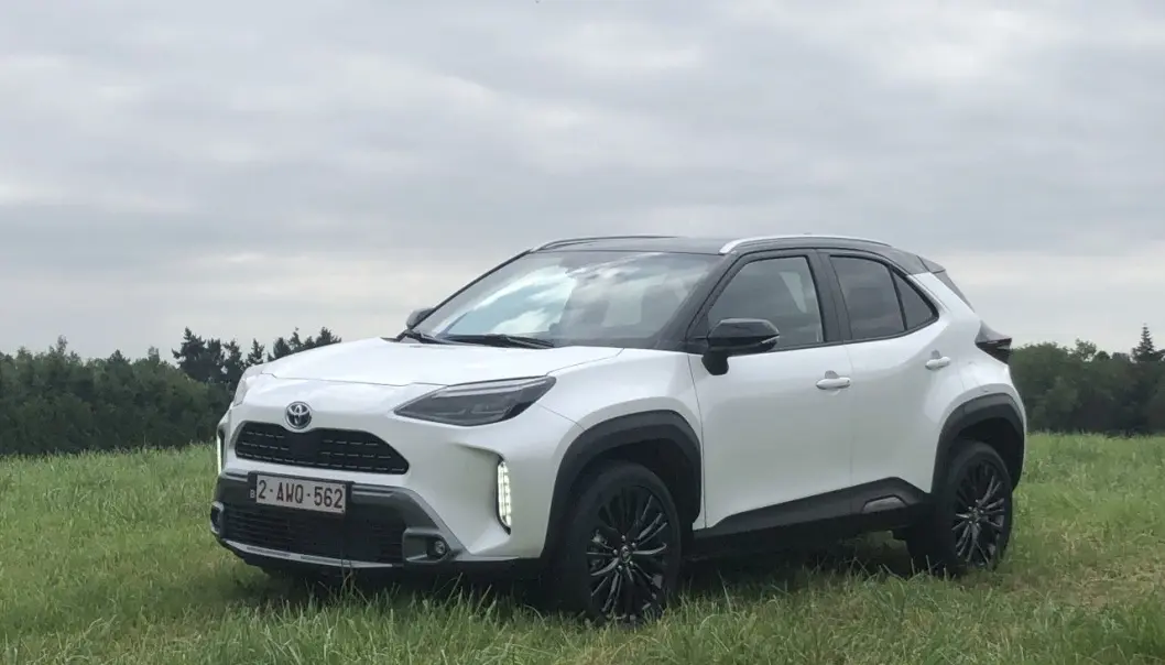 <span class=" font-weight-bold" data-lab-font_weight_desktop="font-weight-bold">ATTRAKTIV:</span> Gresset er nok litt grønnere for en Yaris Cross på markeder som ikke har kommet like langt i elektrifiseringen som oss i Norge. Men også her hjemme vil modellen glede sine eiere med tradisjonelle Toyota-kvaliteter. <span class=" font-weight-bold" data-lab-font_weight_desktop="font-weight-bold">ATTRAKTIV:</span> Gresset er nok litt grønnere for en Yaris Cross på markeder som ikke har kommet like langt i elektrifiseringen som oss i Norge. Men også her hjemme vil modellen glede sine eiere med tradisjonelle Toyota-kvaliteter.