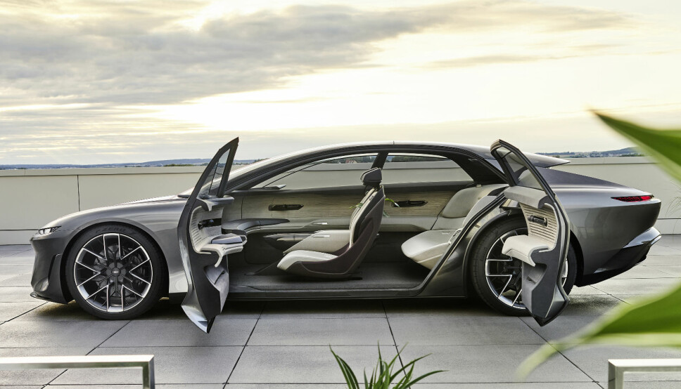 STIG PÅ: grandsphere er det andre av tre konsepter Audi nå viser om fremtidens luksusbiler.