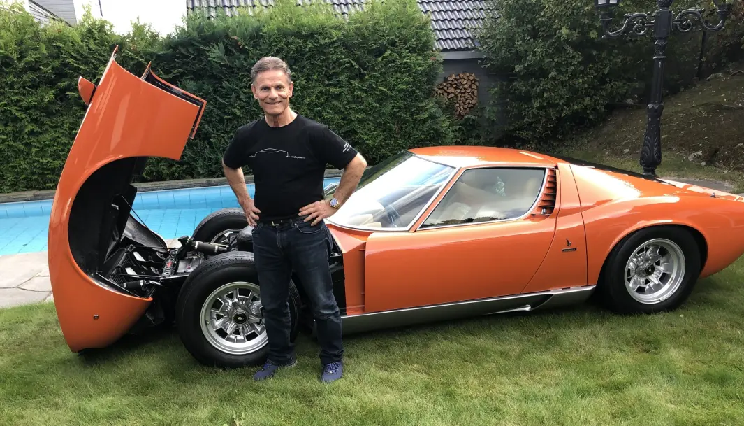<span class="font-weight-bold" data-lab-font_weight_desktop="font-weight-bold">ÅPNINGSSEREMONI: </span>Harald Skjøldt mener både bodybuilding og bildesign kan være kunst. Hans Lamborghini Miura rangerer helt i toppen når tidenes beste sportsbiler skal kåres – mens rager ikke særlig høyt over bakken: unnskyld: plenen (som her). <span class="font-weight-bold" data-lab-font_weight_desktop="font-weight-bold">ÅPNINGSSEREMONI: </span>Harald Skjøldt mener både bodybuilding og bildesign kan være kunst. Hans Lamborghini Miura rangerer helt i toppen når tidenes beste sportsbiler skal kåres – mens rager ikke særlig høyt over bakken: unnskyld: plenen (som her).