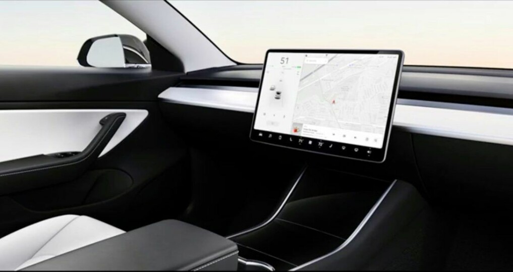 Varsler billig-Tesla uten ratt i 2023