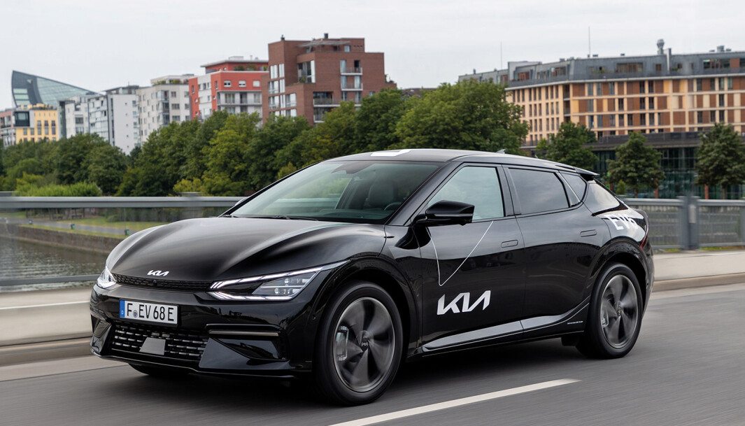 RIMELIGERE: Kia tilbyr nå en Kia EV6 med mindre batterpakke, som er 20-30.000 kroner rimeligere. RIMELIGERE: Kia tilbyr nå en Kia EV6 med mindre batterpakke, som er 20-30.000 kroner rimeligere.