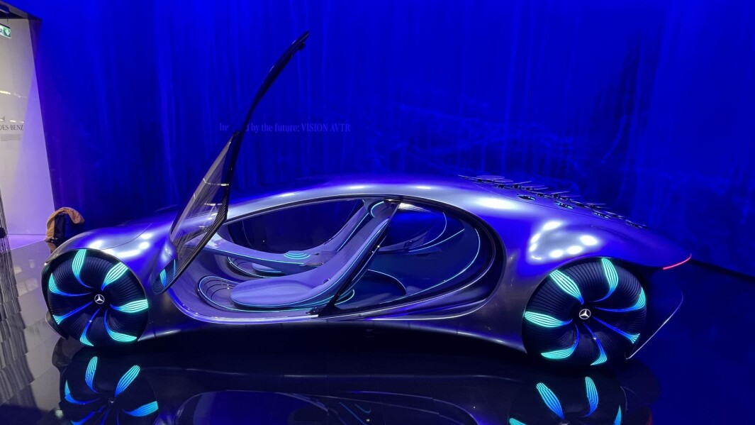 <span class="font-weight-bold" data-lab-font_weight_desktop="font-weight-bold">NESTE MERCEDES?</span> Hvis du synes det er for mange knapper i dagens Mercedes, kan du glede deg over at selskapets viser konseptet hvor håndbevegelser og tale styrer det meste. Her er konseptet Avatar – over satt sammen i en komplett bil, under som formskisse. <span class="font-weight-bold" data-lab-font_weight_desktop="font-weight-bold">NESTE MERCEDES?</span> Hvis du synes det er for mange knapper i dagens Mercedes, kan du glede deg over at selskapets viser konseptet hvor håndbevegelser og tale styrer det meste. Her er konseptet Avatar – over satt sammen i en komplett bil, under som formskisse.